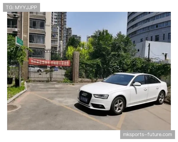 巴洛特利又双叒叕把豪车停消防通道了？