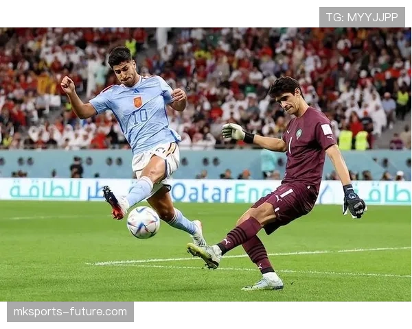 恩佐与维拉蒂中场控球与节奏掌控能力对比：技术风格与战术适配性解析